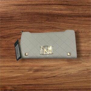 Lovely White Wallet ! Great Gift